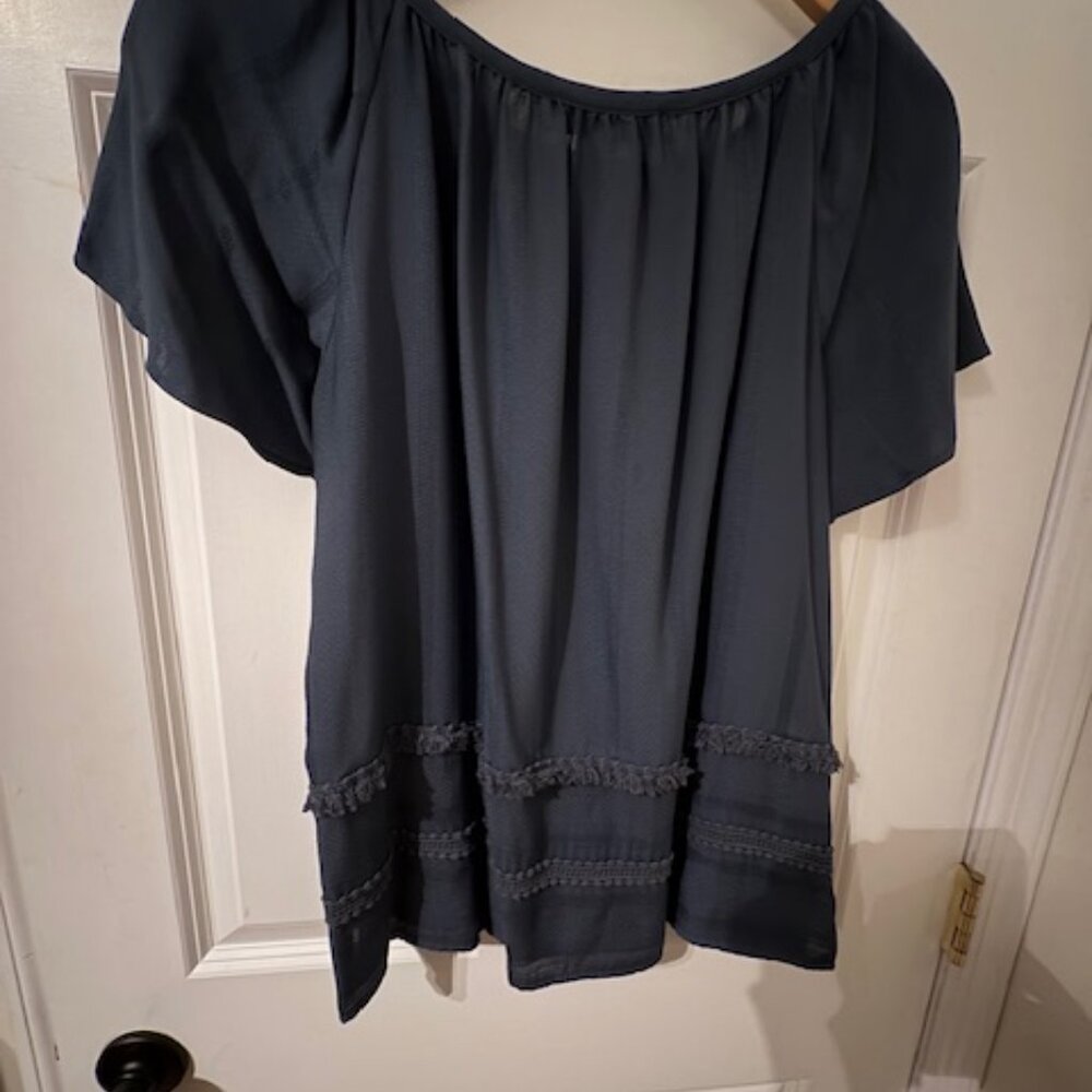 soft, flowy blouse - Picture 2 of 3